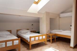 Отель Hotel Rendez Vous Котор Трехместный номер-1